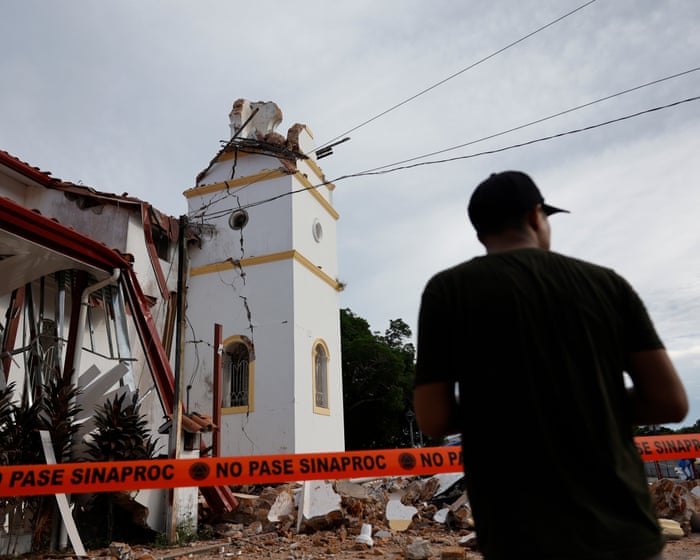 Powerful 7.7-magnitude earthquake strikes Panama and triggers panic in capital
