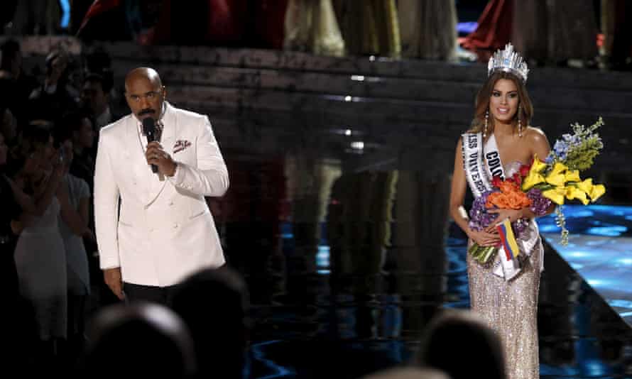 Steve Harvey: ‘OK, folks. Uh...there’s... I have to apologize.’