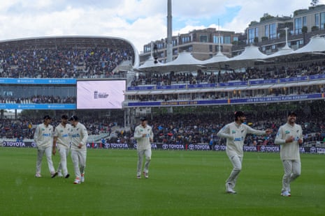 New Zealand running off the pitch due to rain stoppage
