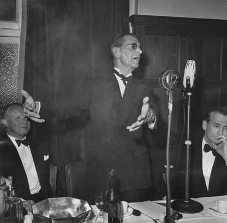 Neville Cardus makes a speech for the Cricket Writers’ Club in 1950