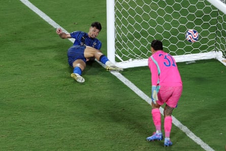 Marcos Leonardo scores a late goal for Al-Hilal against Manchester City