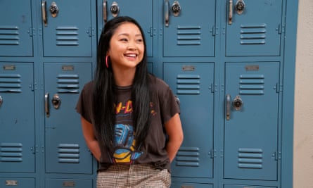 Lana Condor, estrela do programa de ficção científica Hidden Signal: Evergreen.