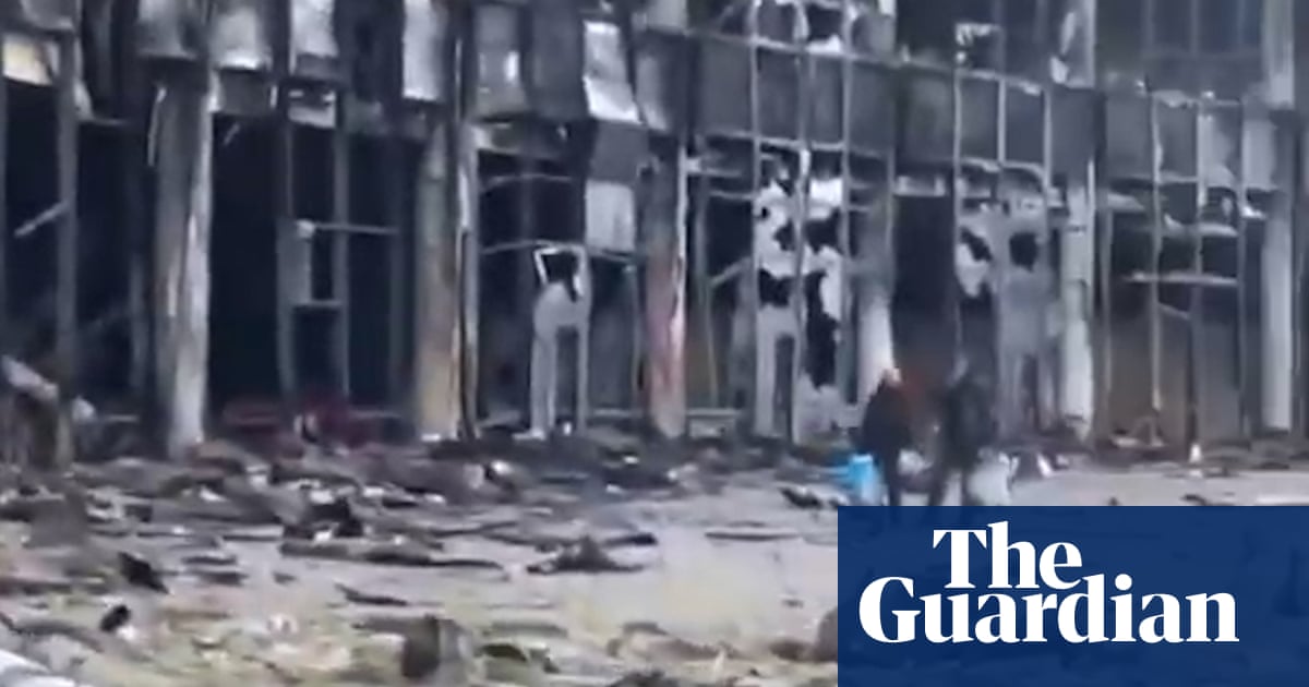New footage shows destroyed shopping centre in Mariupol – video