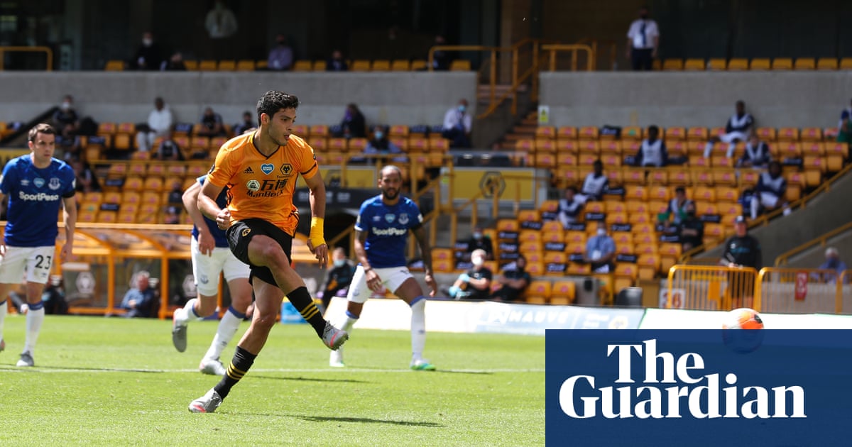 Raúl Jiménez boosts Wolves European hopes and sinks sorry Everton