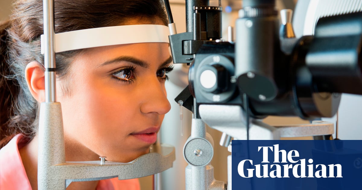 Simple eye examination could predict heart attack risk, says study