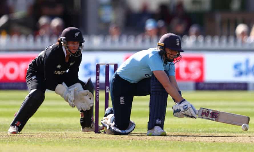 Heather Knight top-scored for England with a knock of 89.