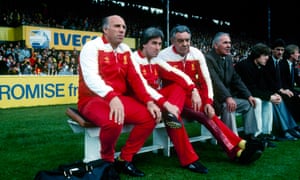 La Liverpool Boot Room representada durante la temporada de triples de 1983-84: (de izquierda a derecha) Ronnie Moran, Roy Evans y el manager Joe Fagan.