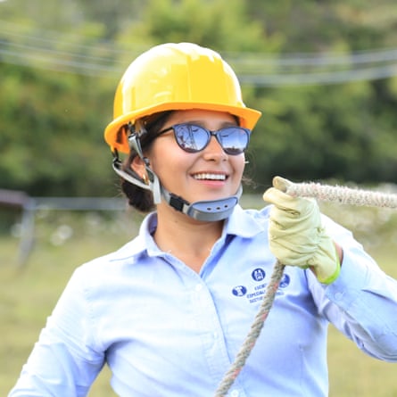 Jessica Osorio, 23, suspended her studies in biotechnology engineering to undergo training as a linewoman.
