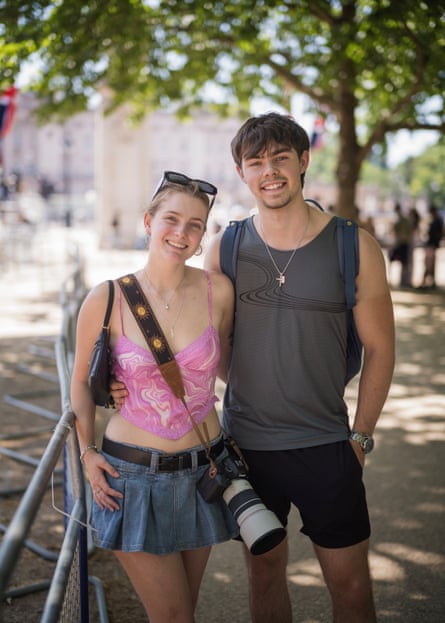Cameron and Autumn outside Buckingham Palace