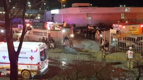 Mexico: fatal fire spreads through Ciudad Juárez immigration detention centre – video