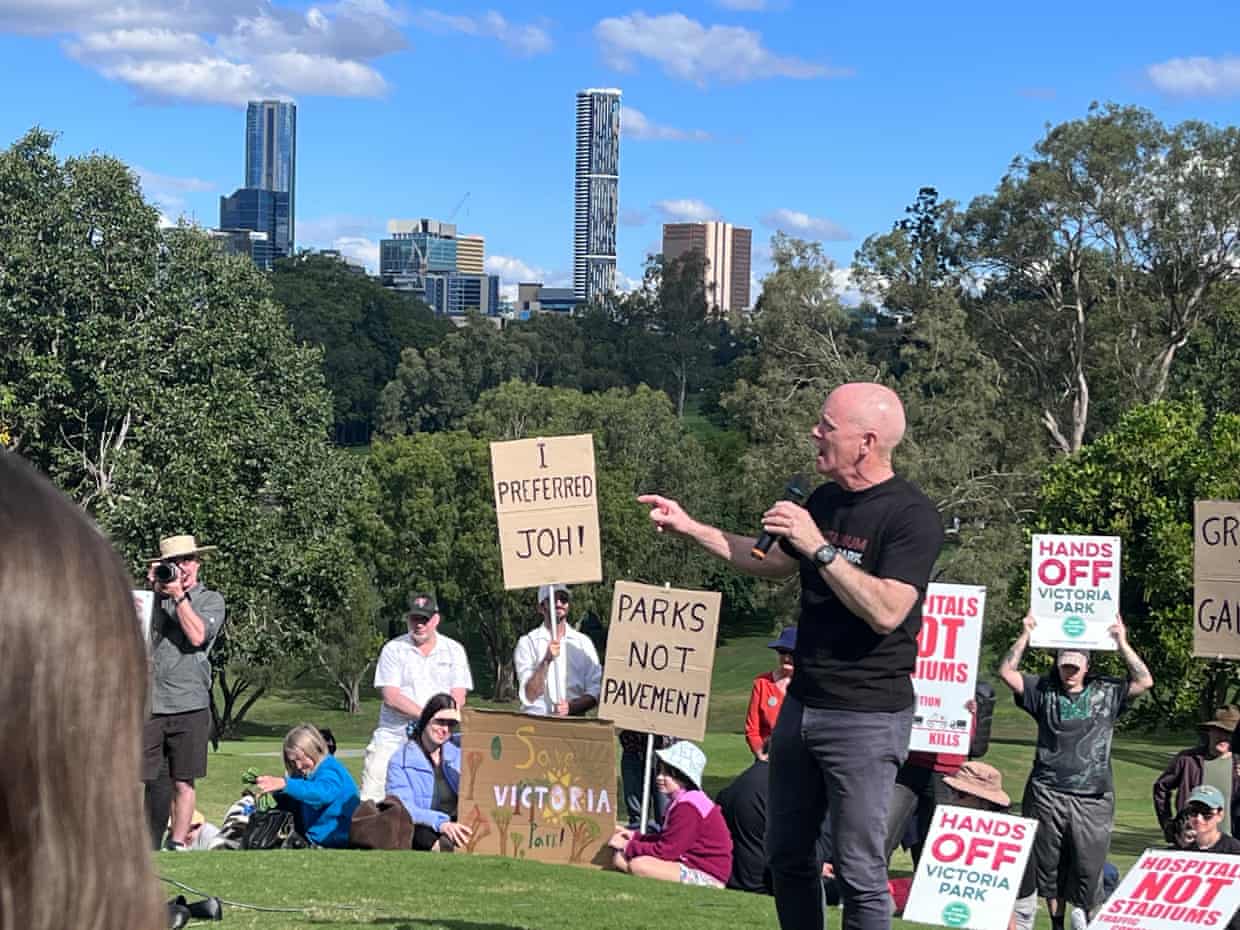 Campbell Newman speaks at the Save Victoria Park rally
