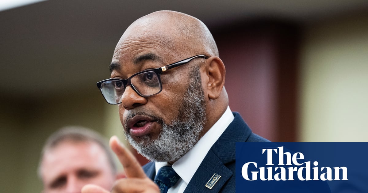 Leader of top federal worker union calls for end of US government shutdown