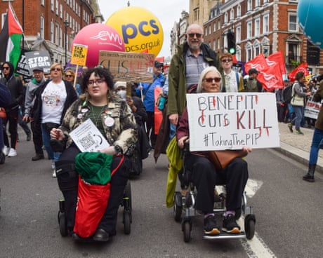 No 10 climbs down over welfare bill in move to win over Labour rebels