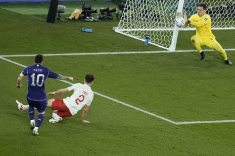 Poland v Argentina: World Cup 2022 – live | World Cup 2022 14 A decent effort from Messi requires a smart Szczesny save.