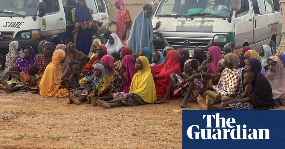 几乎 100 Nigerian hostages rescued after two months of captivity