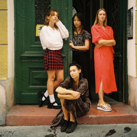 لوسيدفوكس lr:ناديا سامودوروفا، جالا جينتوفت، آنا موسكفيتينا، ألينا إيفسيفا.