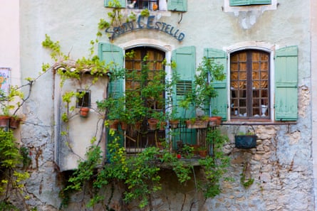 Village house, window, balcony, Moustiers-Sainte-Marie, Provence, France