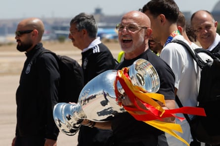 The Spain head coach, Luis de la Fuente, carries the Euro 2024 trophy upon their arrival in Madrid.