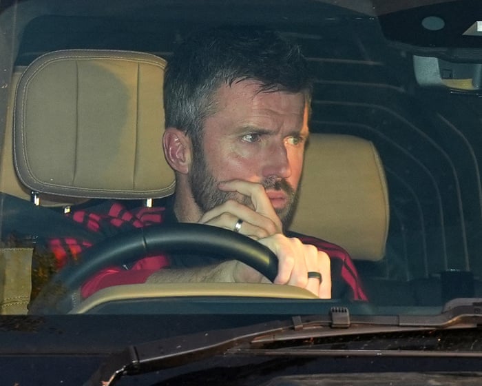 Carrick given chance to save job as he stays for Manchester United’s game at Chelsea