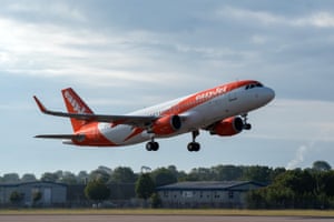 EasyJet flight EZY883 this morning from London Gatwick to Glasgow, the flight is the airline’s first from the UK for 76 days, since easyJet grounded all planes on March 30th as a result of the Covid-19 pandemic.