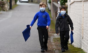 Children wearing smog pollution masks