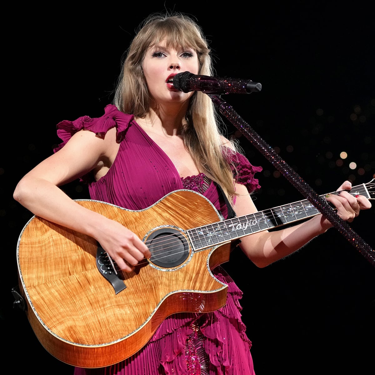 Another Green Dress? We Know Exactly What Taylor Swift Is Trying to Tell Us