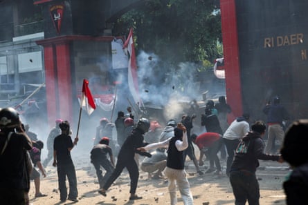 Demonstrators throw stones at riot police outside Jakarta Mobile Brigade (Brimob) headquarters in Jakarta, Indonesia, 29 August, 2025.