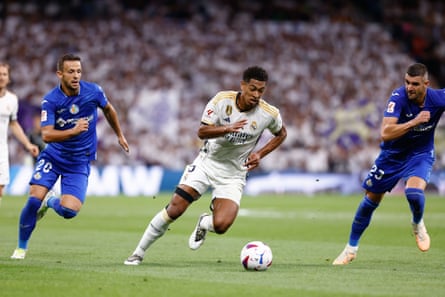 Jude Bellingham takes roof off the Bernabéu – and it’s love at first sight | Jude Bellingham 5 Jude Bellingham sets off on a powerful run in the match against Getafe