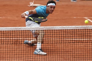 Marco Cecchinato volleys the ball to Marco Trungelliti.