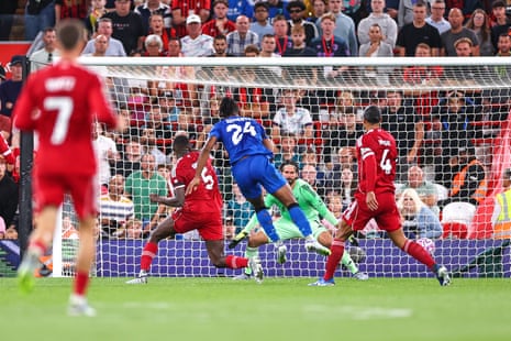 Antoine Semenyo scores a brilliant equaliser!