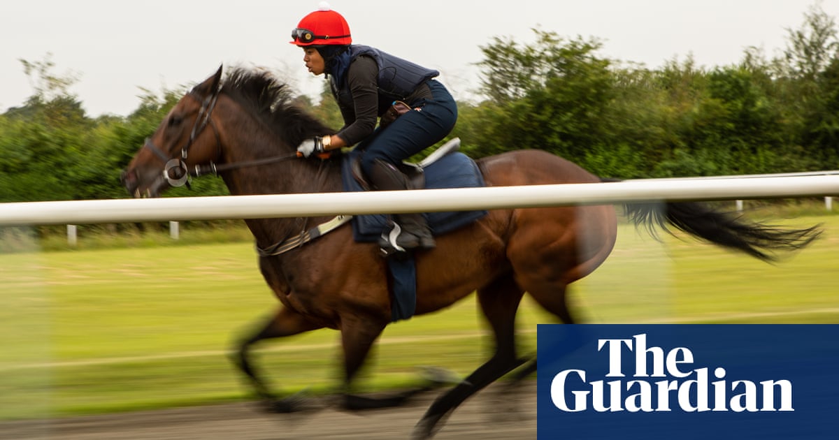 Khadijah Mellah: the first jockey to wear a hijab on a British racecourse – video