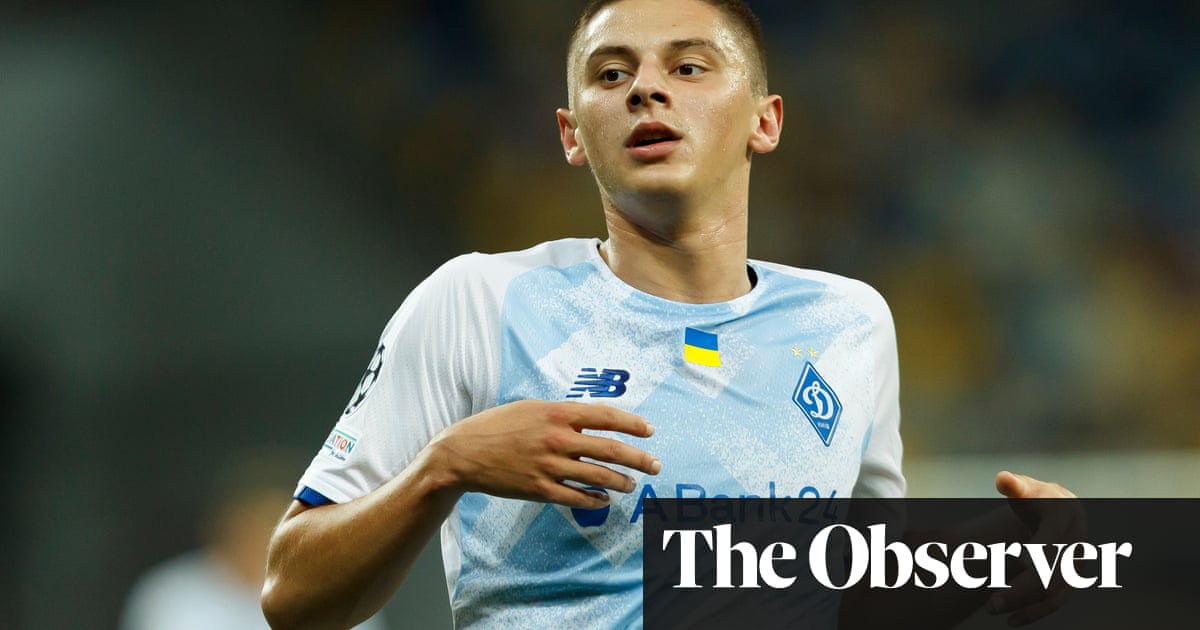 Everton sign Dynamo Kyiv defender Vitaliy Mykolenko on four-year deal