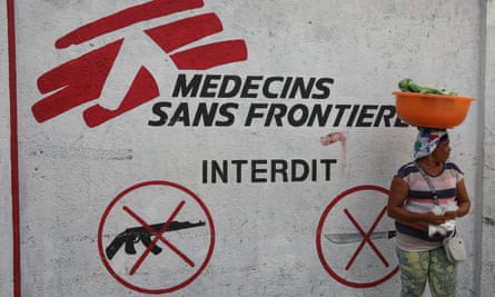 A ‘no firearms, no machetes’ sign on the wall near the MSF hospital in Port-au-Prince, Haiti.
