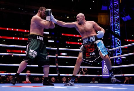 अर्सलानबेक मखमुदोव एक अधिकार का बचाव करता है।