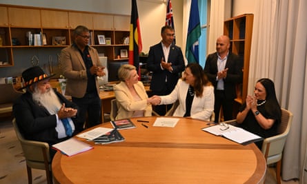 First Nations Heritage Protection Alliance meets with Labor senator Pat Dodson, Minister for Environment Tanya Plibersek, Dr Heron Loban and Minister for Indigenous Australians Linda Burney