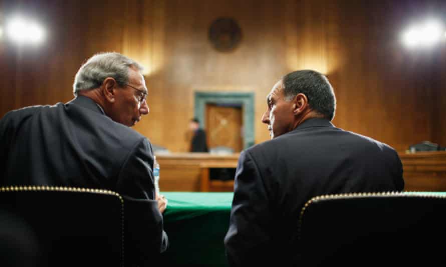 Harvey Miller, business finance and restructuring partner at Weil, Gotshal &amp; Manges, LLP, talks with Lehman Brothers’ former chairman and CEO Richard Fuld before the two men testify about the roots and causes of the 2008 financial and banking meltdown, on 1 September 2010 in Washington DC.