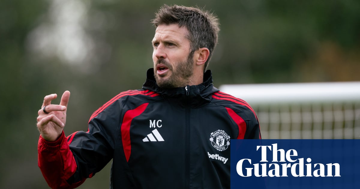 Carrick keeps Fernandes as captain and says he needs no assurances on United future