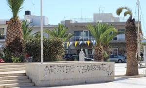 Anti-fascist graffiti in Nea Alikarnassos.