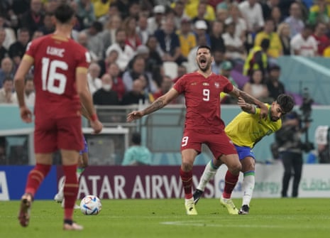 Eu sou Aleksandar Mitrovic, ouça meu rugido.