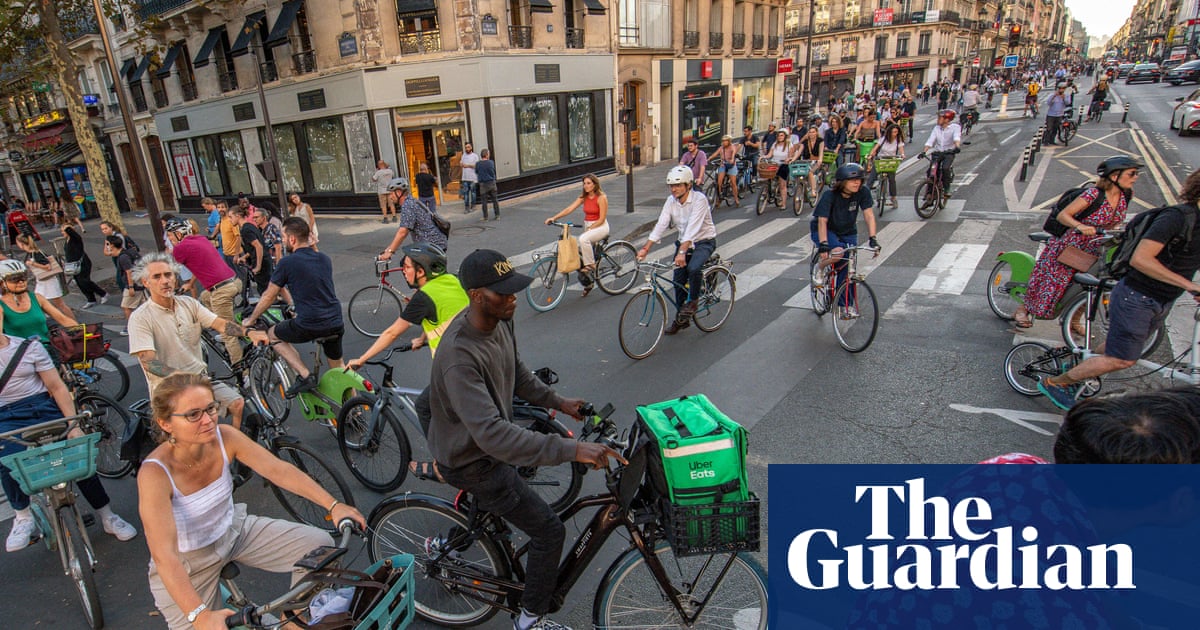 Paris races to top of European rankings of cycling-friendly cities for children