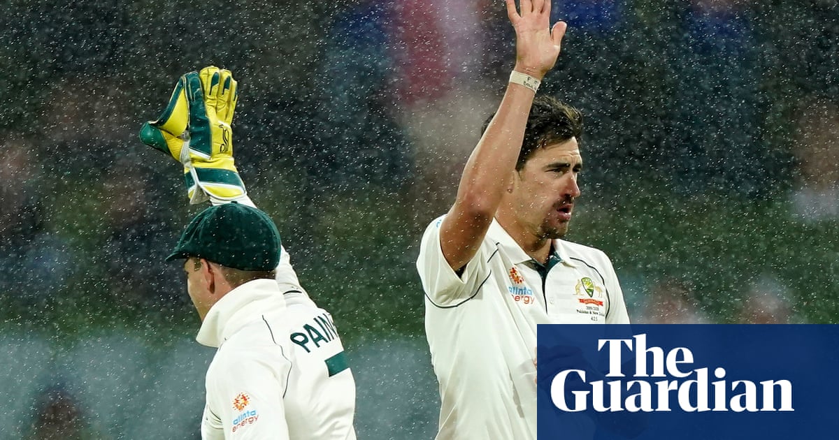 Mitchell Starc shines as Australia close in on second Test win over Pakistan