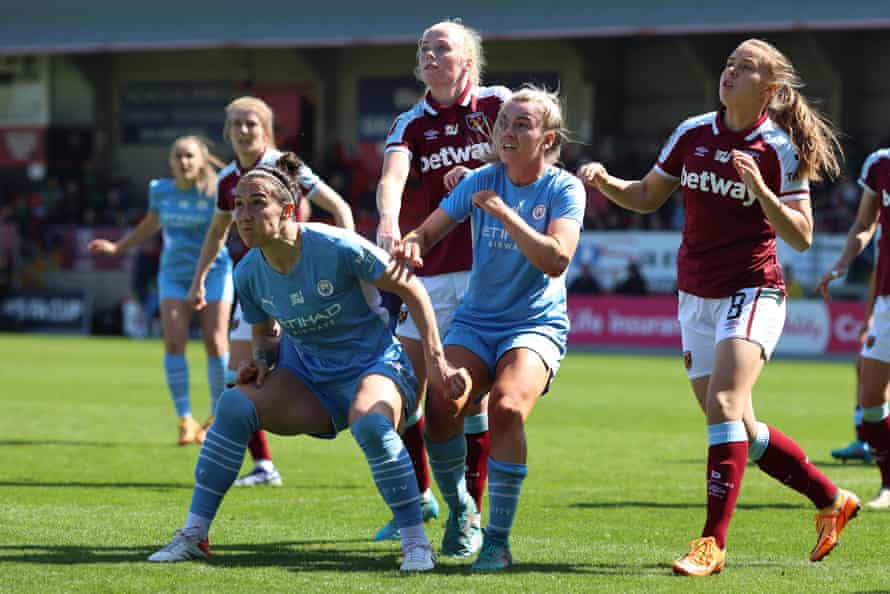 Lucy Bronze and Lauren Hemp of Man City and Grace Fisk and Emma Snarl of West Ham.
