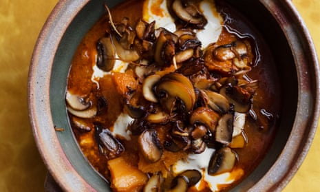 Velvet-textured: butternut soup with mushrooms and ginger. 