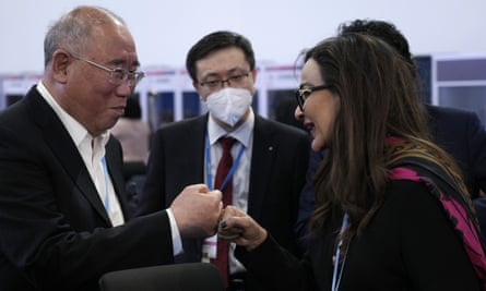 Sherry Rehman, Pakistan’s minister of climate change, with Xie Zhenhua, China’s special envoy for climate, at Cop27