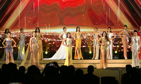 Las concursantes participan en el concurso Miss Universo Myanmar 2022 en Yangon, Myanmar.