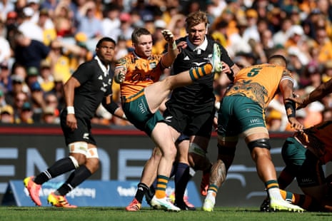 Ryan Lonergan kicks for the Wallabies