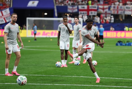 Noni Madueke warms up