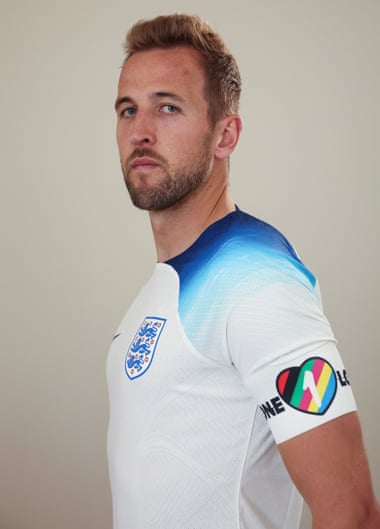 Harry Kane iført OneLove kapteinsbind