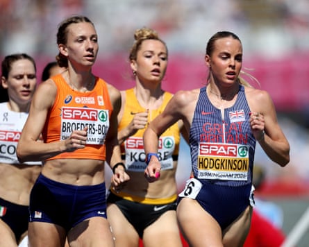The runners Femke Broeders-Bol (left) and Keely Hodgkinson (right) lead the pack in the second semi-final of the women’s 800m at the European Athletics Championships in Birmingham, UK.