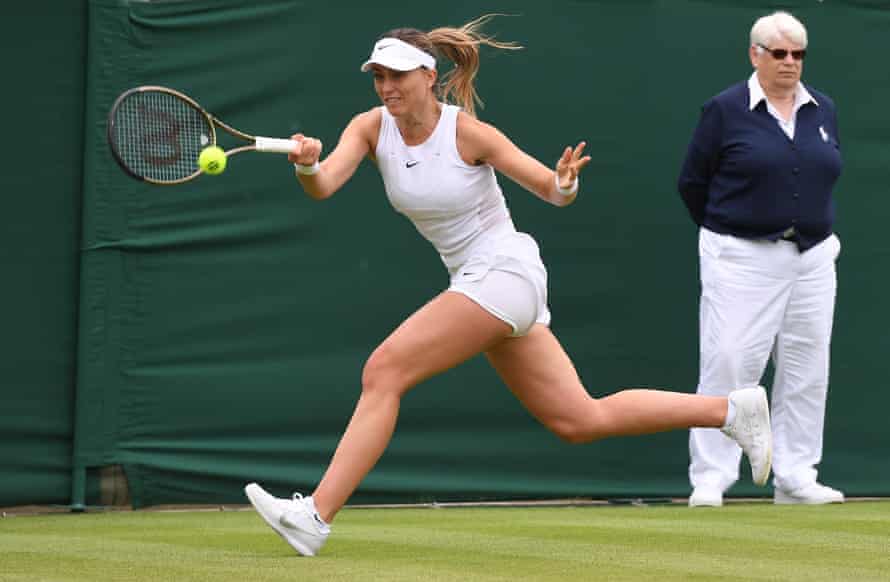 Paula Badosa races for a forehand.